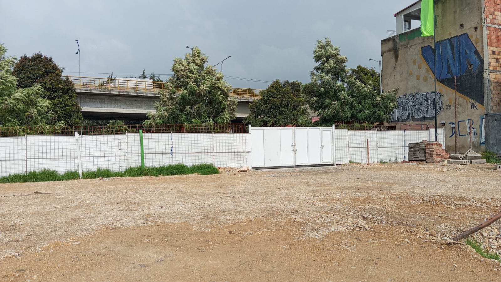 CERRAMIENTO Y PUERTAS DE OBRA