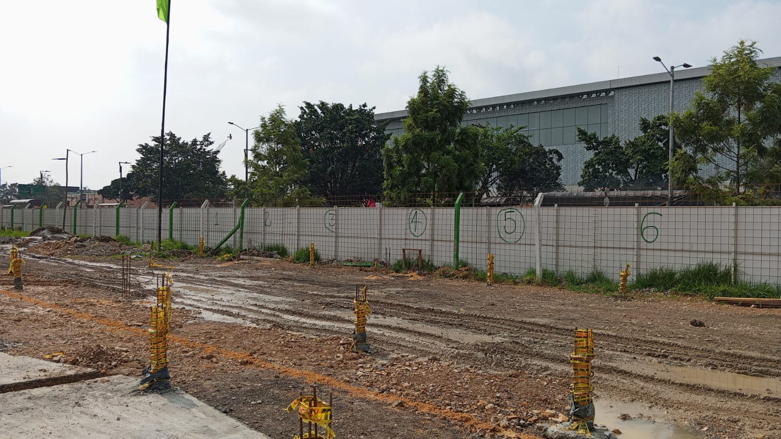 CERRAMIENTO Y PUERTAS DE OBRA 1